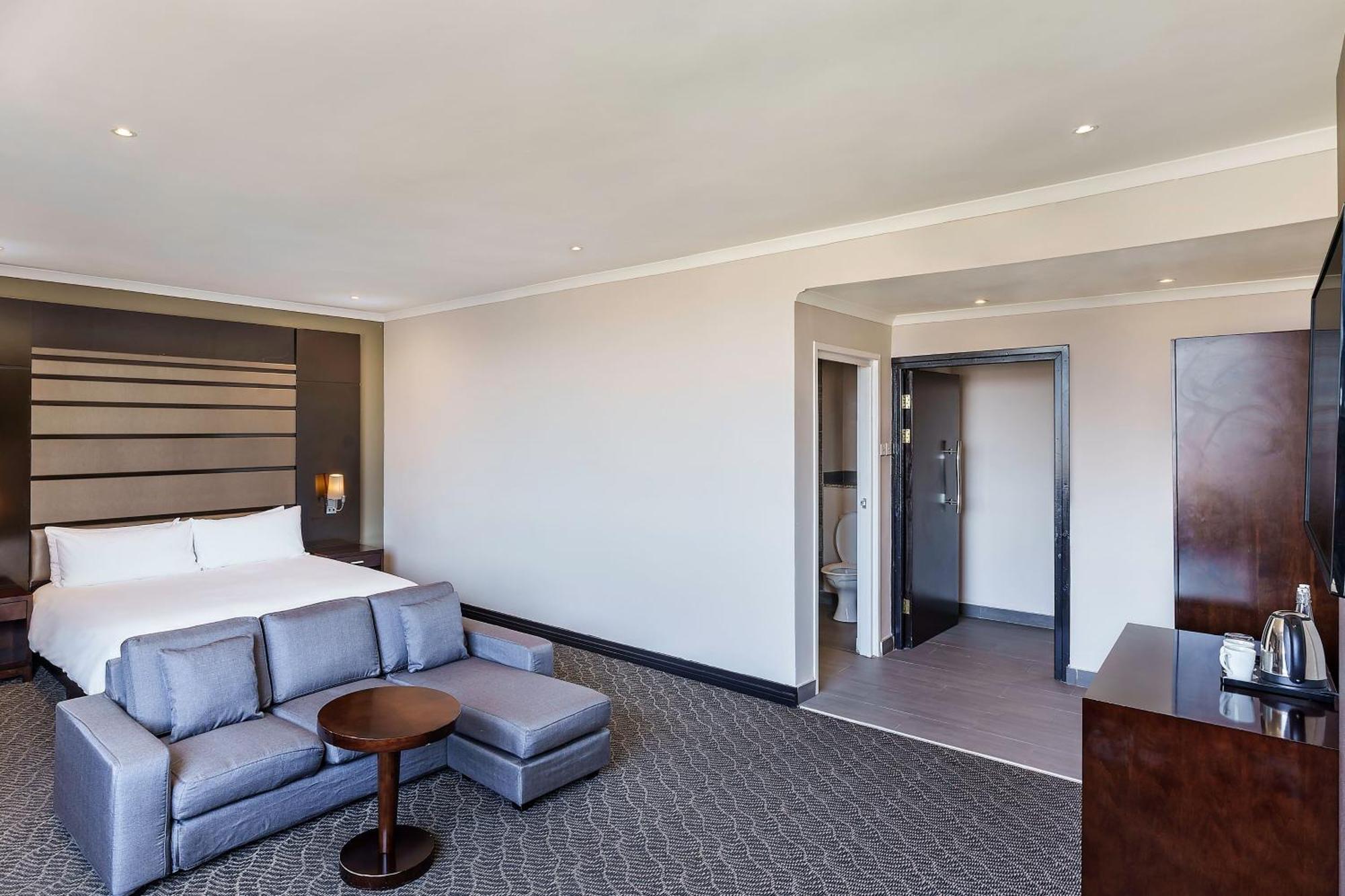 Protea Hotel By Marriott Lusaka Tower Exterior photo
