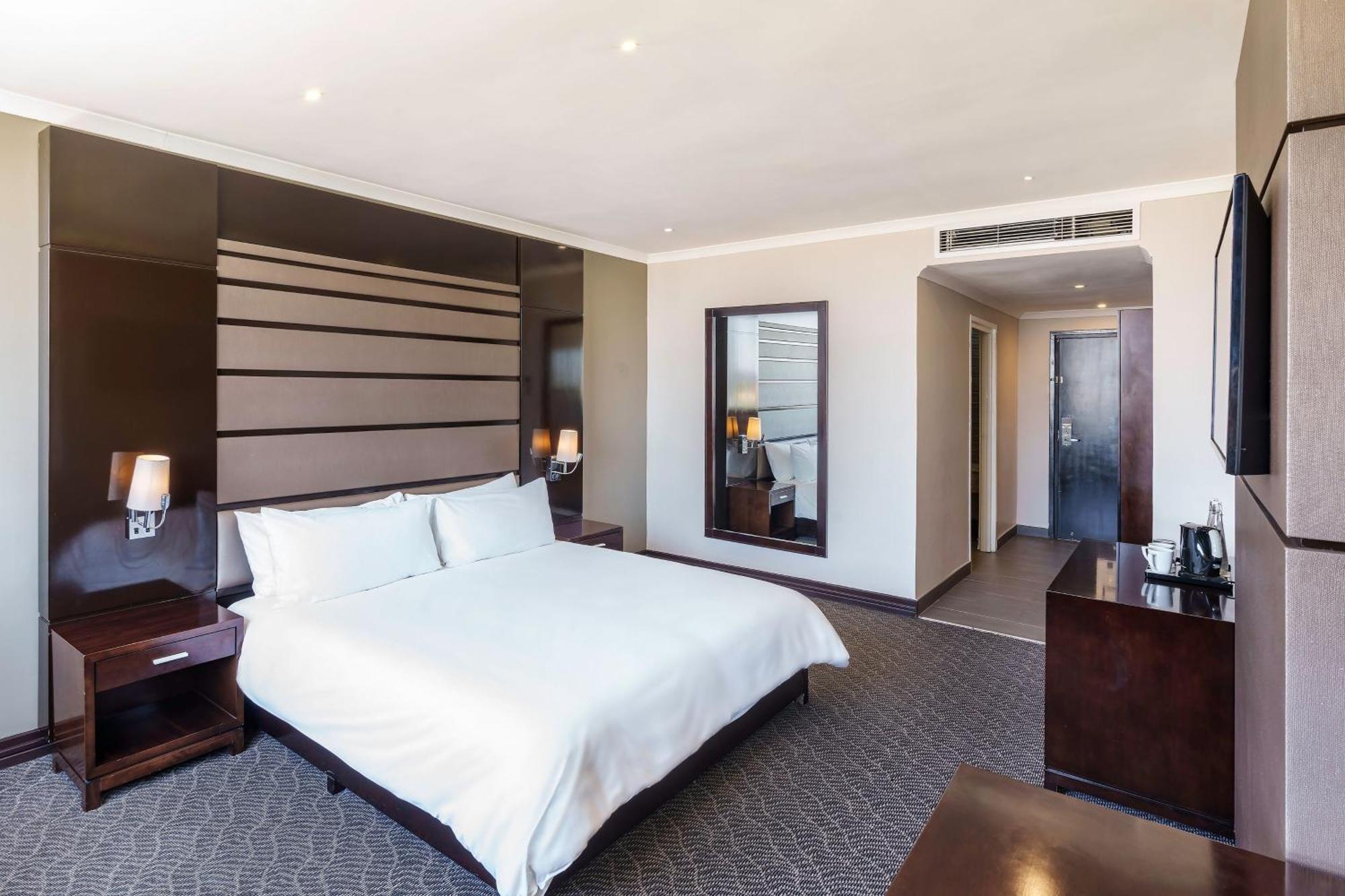 Protea Hotel By Marriott Lusaka Tower Exterior photo